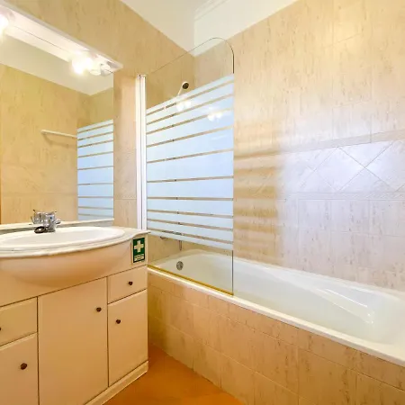 Casa Marina - Apartamento Com Piscina Junto Da Marina De *